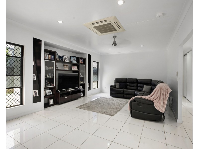 12 Gaye Crt, Ooralea QLD 4740
