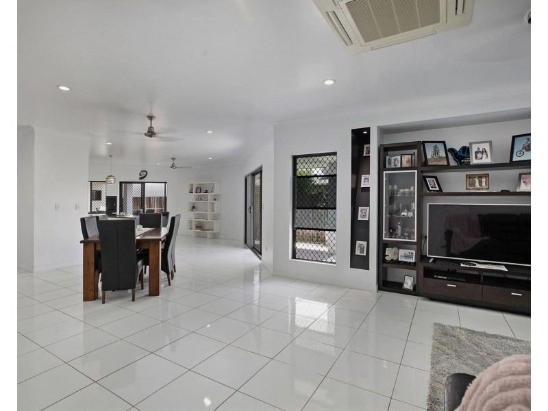 12 Gaye Crt, Ooralea QLD 4740