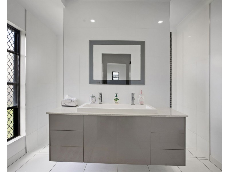 12 Gaye Crt, Ooralea QLD 4740