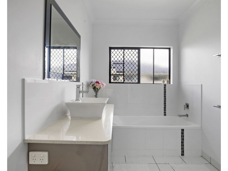 12 Gaye Crt, Ooralea QLD 4740