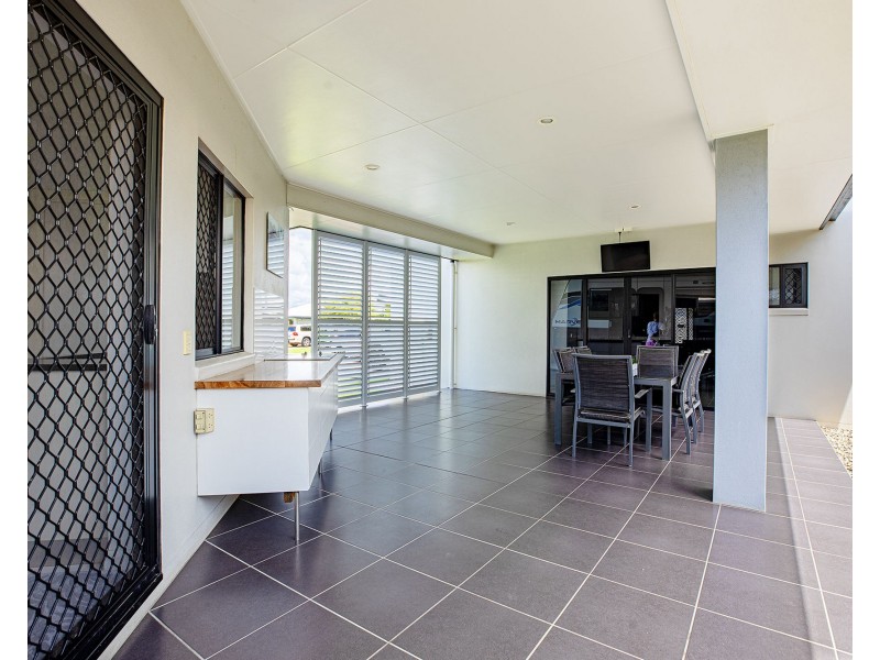 12 Gaye Crt, Ooralea QLD 4740