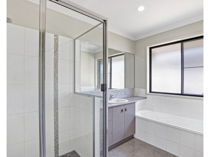 36 Lancaster Way, Ooralea QLD 4740