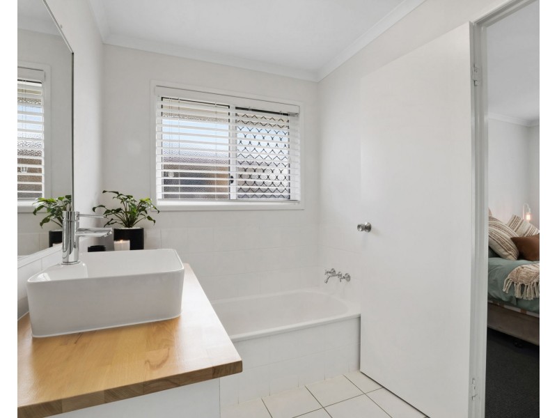 27 Wheeler Drive, Glenella QLD 4740