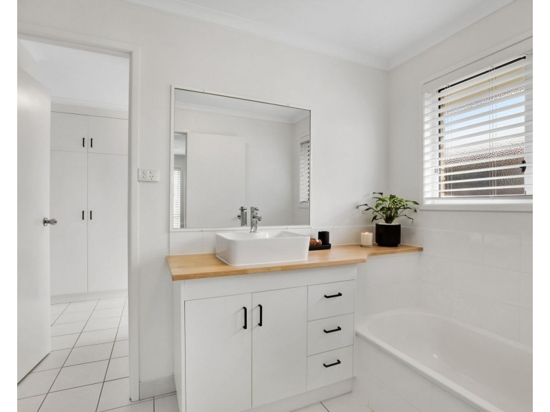 27 Wheeler Drive, Glenella QLD 4740