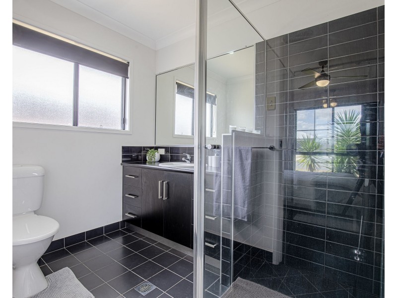 4 Fairway Drive, Bakers Creek QLD 4740