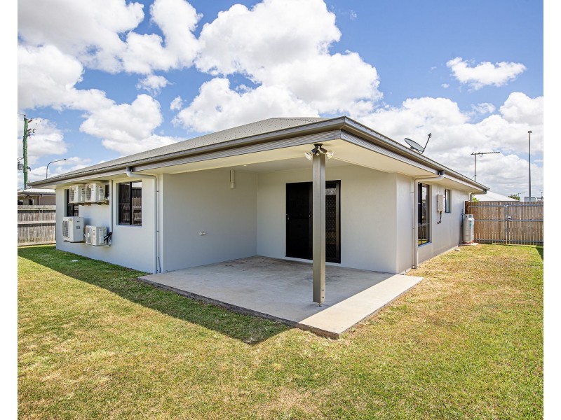 4 Fairway Drive, Bakers Creek QLD 4740