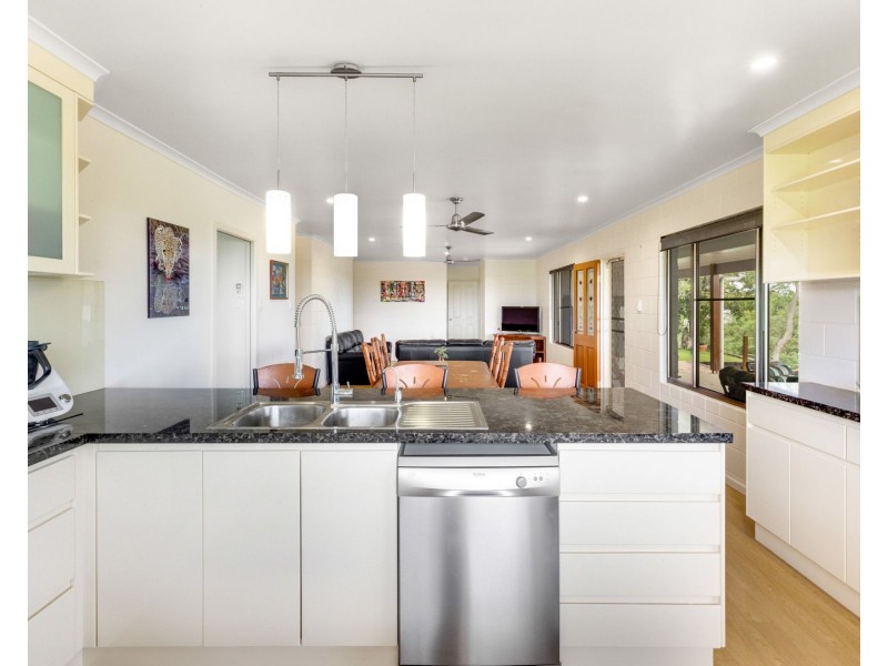 15 Rollinson Drive, Victoria Plains QLD 4751