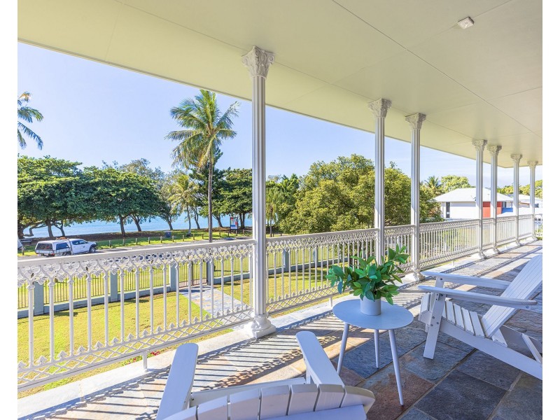 15 Eimeo Esplanade, Eimeo QLD 4740