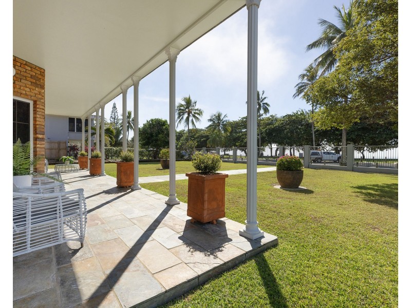 15 Eimeo Esplanade, Eimeo QLD 4740