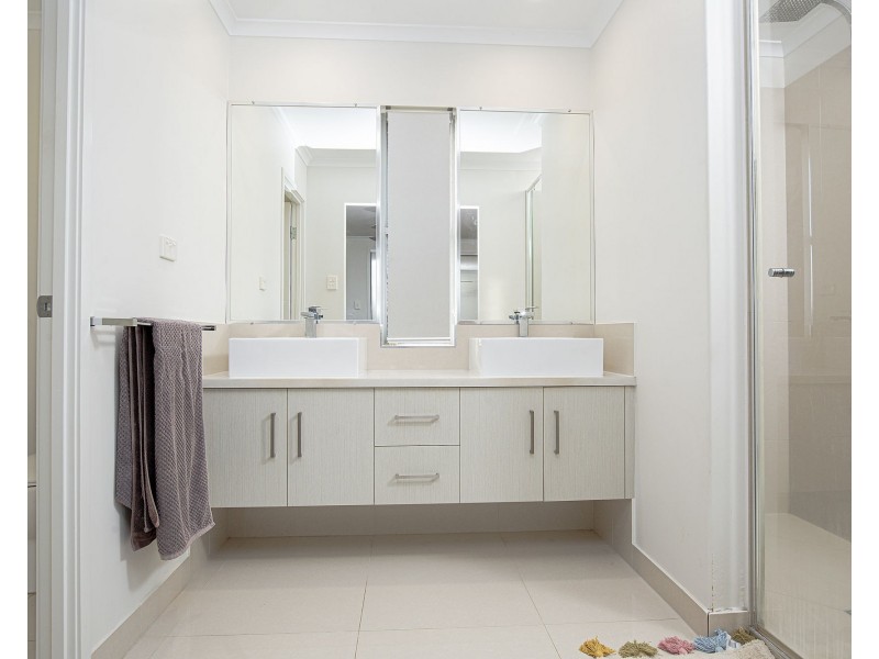 8 Lockyer Court, Rural View QLD 4740