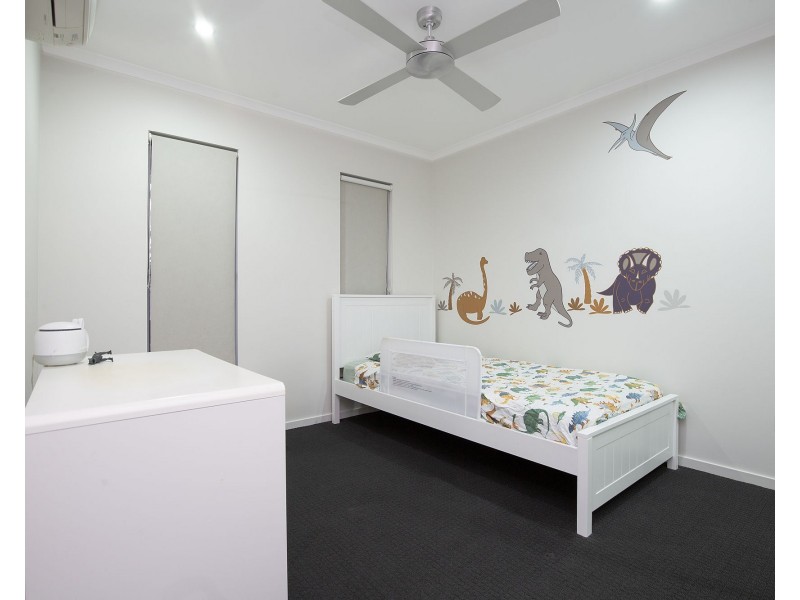 8 Lockyer Court, Rural View QLD 4740