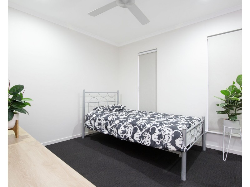 8 Lockyer Court, Rural View QLD 4740