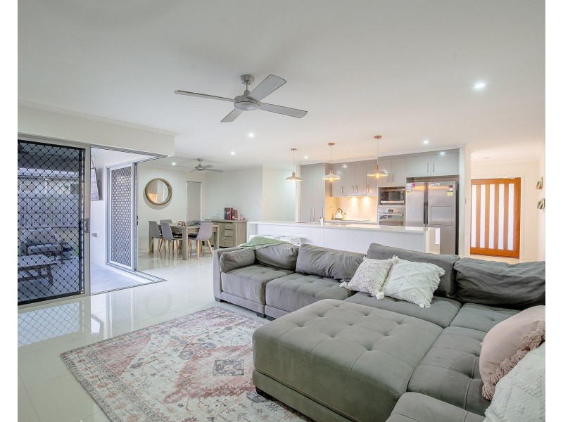 8 Lockyer Court, Rural View QLD 4740