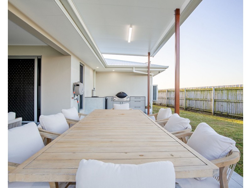 8 Lockyer Court, Rural View QLD 4740