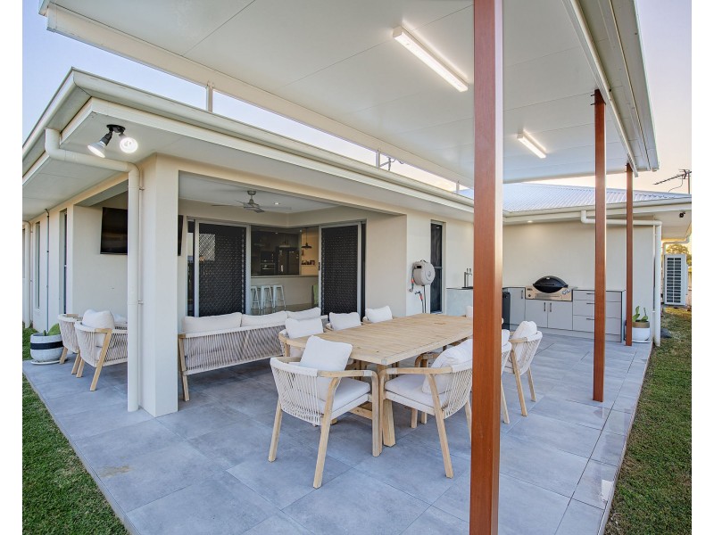 8 Lockyer Court, Rural View QLD 4740