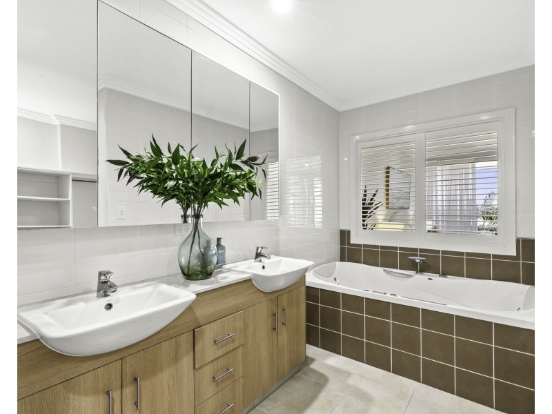 8/22 Marina Beach Parade, Mackay Harbour QLD 4740