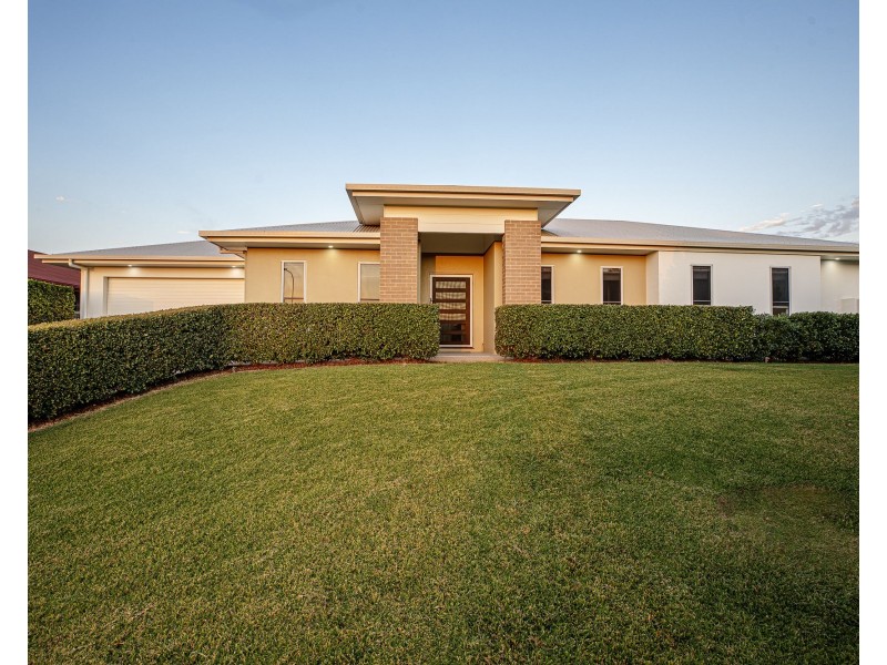 23 Lockyer Court, Rural View QLD 4740