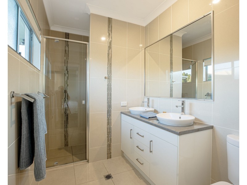 23 Lockyer Court, Rural View QLD 4740