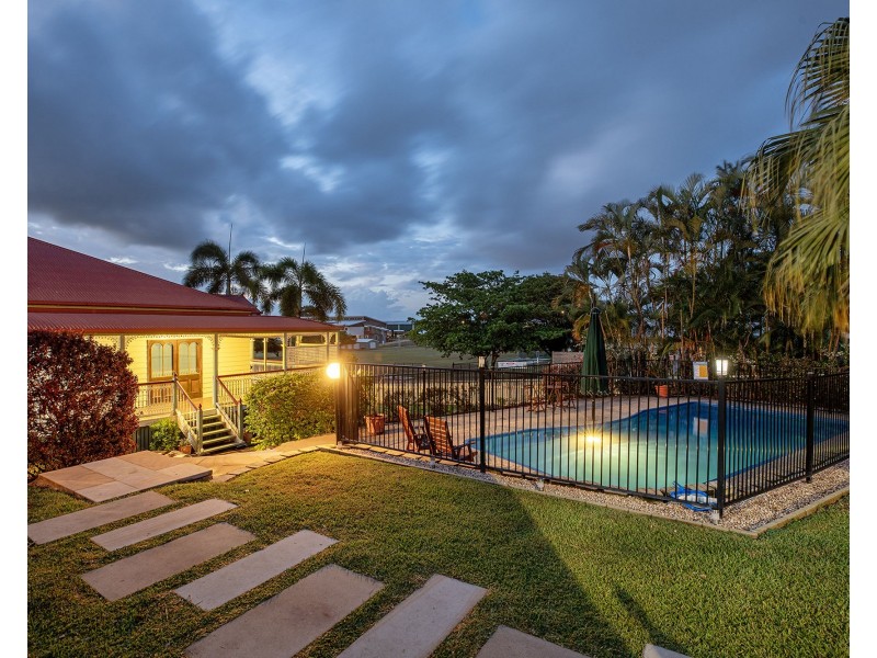 2 Panorama Court, Rural View QLD 4740