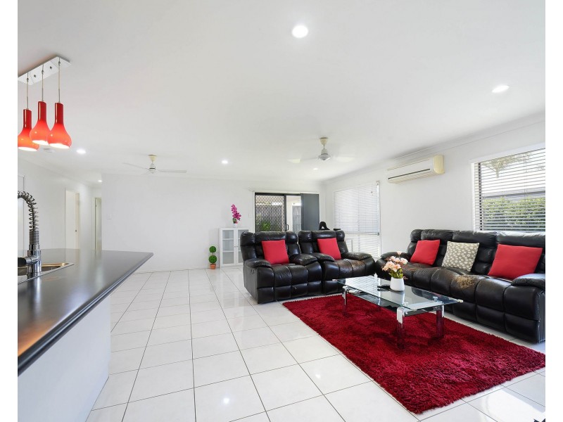 22 Woden Crescent, Ooralea QLD 4740