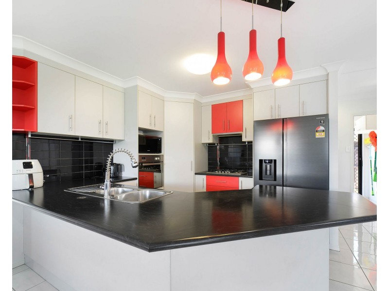 22 Woden Crescent, Ooralea QLD 4740