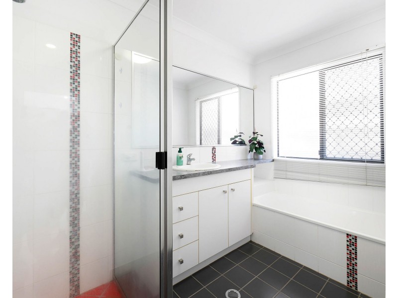 22 Woden Crescent, Ooralea QLD 4740