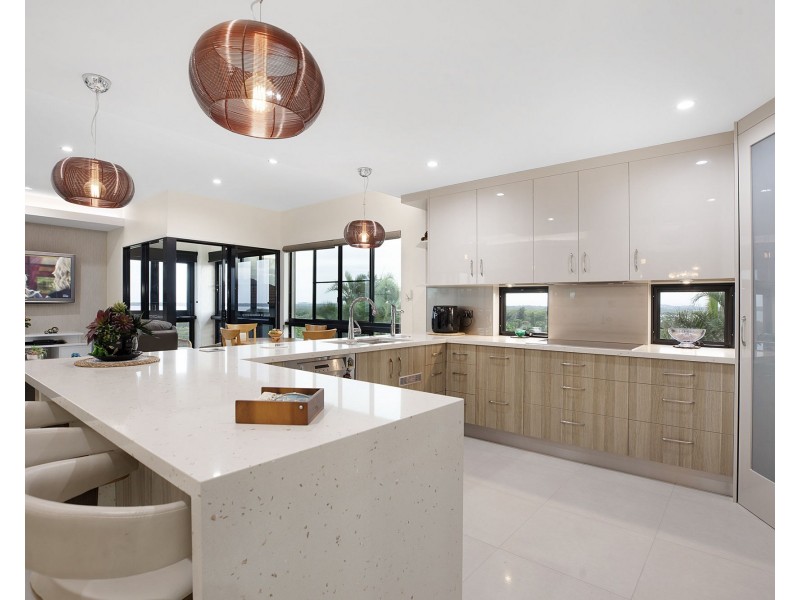 8 Rainbow Crescent, Blacks Beach QLD 4740
