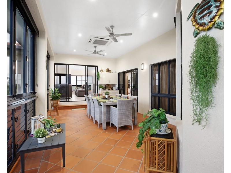8 Rainbow Crescent, Blacks Beach QLD 4740