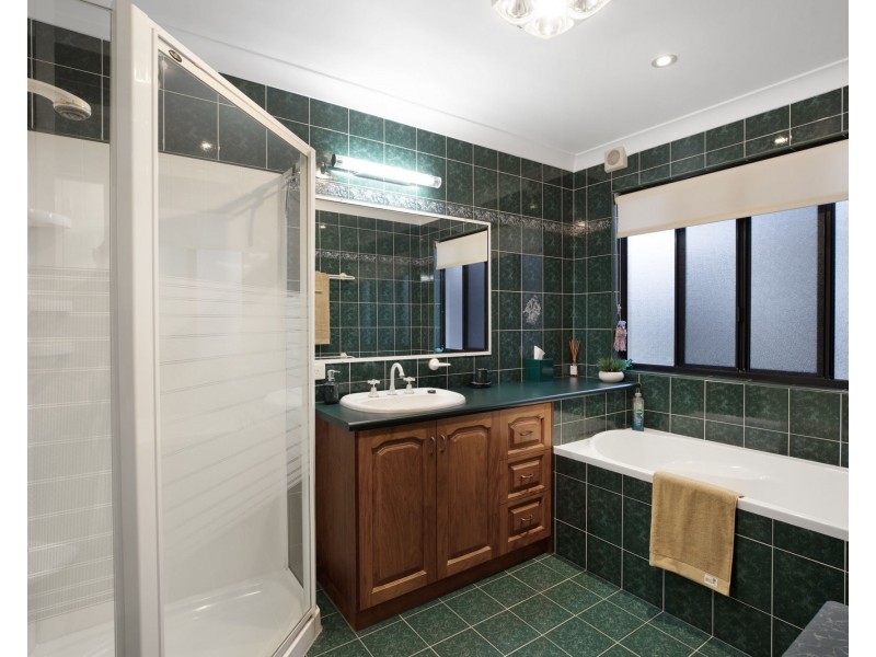 8 Rainbow Crescent, Blacks Beach QLD 4740