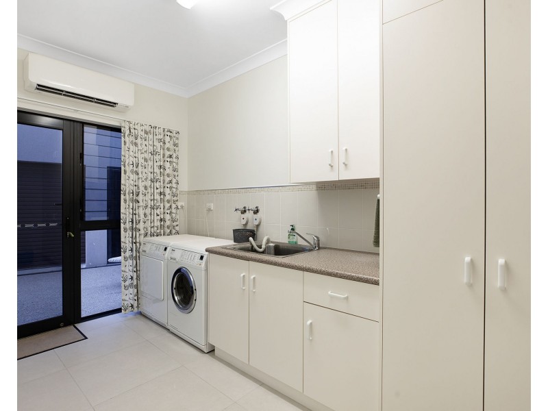 8 Rainbow Crescent, Blacks Beach QLD 4740