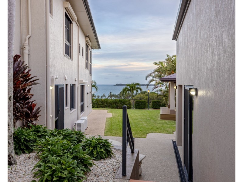 8 Rainbow Crescent, Blacks Beach QLD 4740