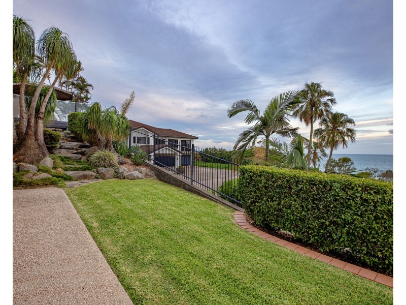 8 Rainbow Crescent, Blacks Beach QLD 4740
