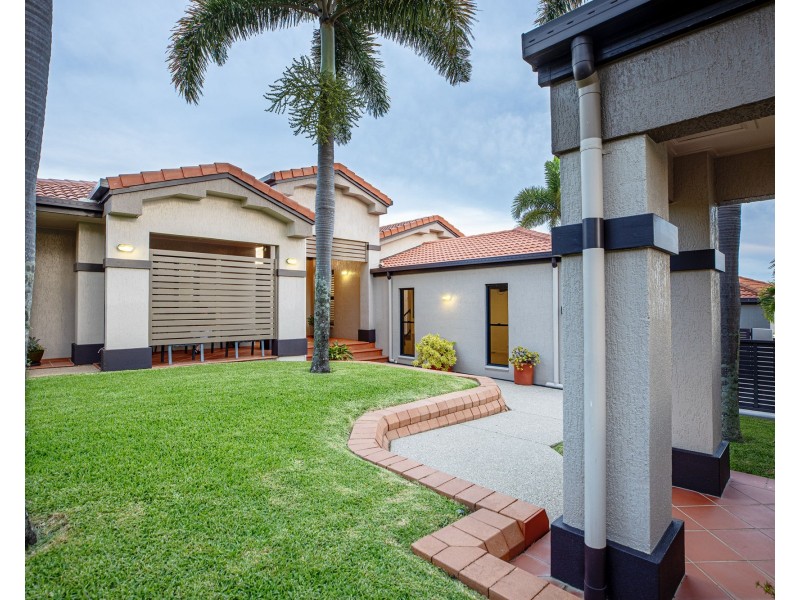 8 Rainbow Crescent, Blacks Beach QLD 4740
