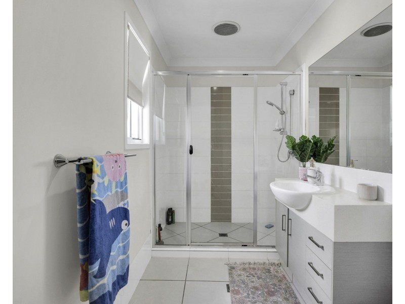 1&2/47 Avalon Drive, Rural View QLD 4740
