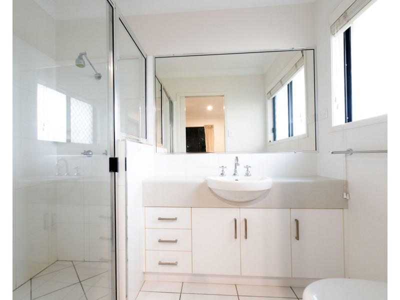 28 Kensington Court, Glenella QLD 4740