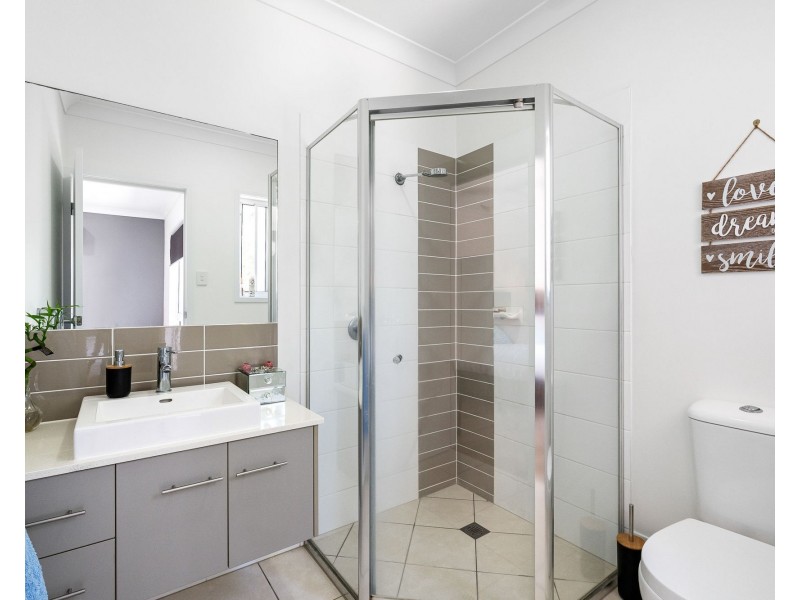 33 Thorn Avenue, Rural View QLD 4740