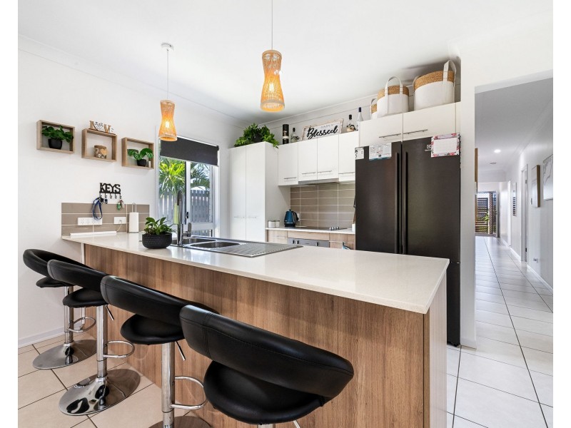 33 Thorn Avenue, Rural View QLD 4740