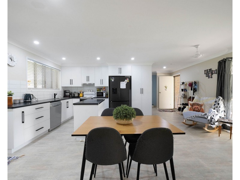 10 Freeman Avenue, Slade Point QLD 4740