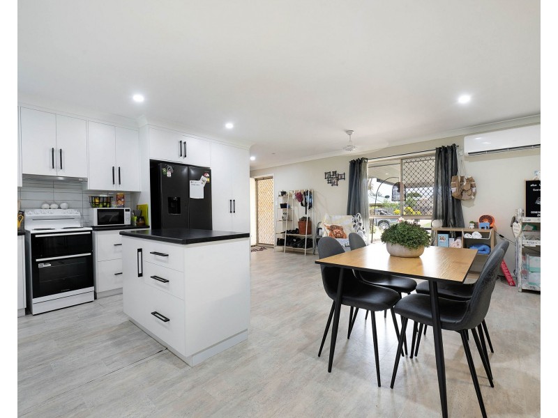 10 Freeman Avenue, Slade Point QLD 4740