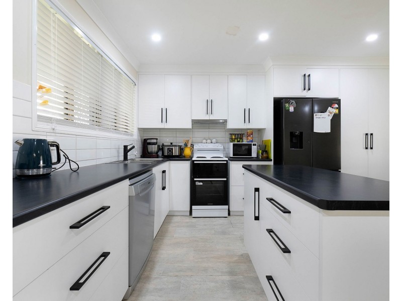 10 Freeman Avenue, Slade Point QLD 4740