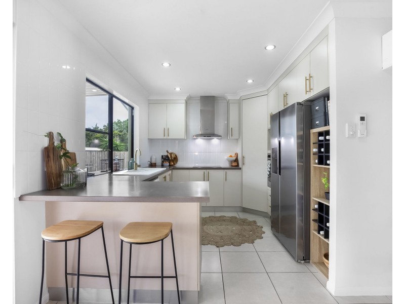 19 James Cook Drive, Rural View QLD 4740