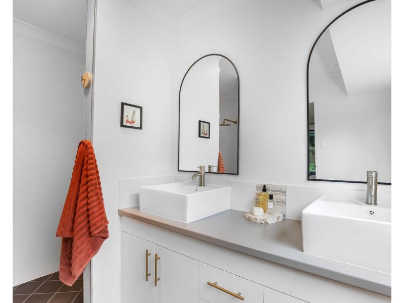 19 James Cook Drive, Rural View QLD 4740