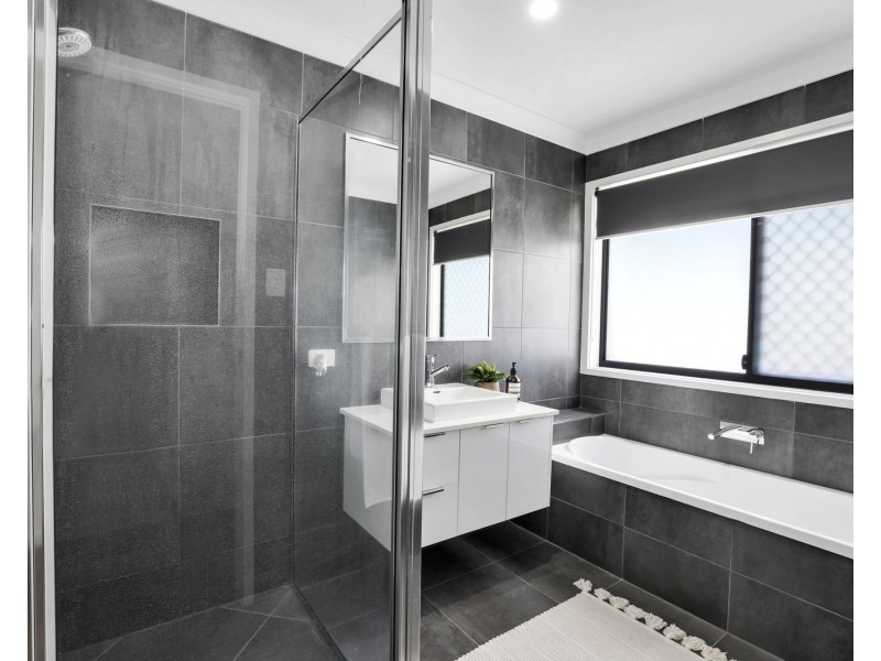 22 Devereux Street, Rural View QLD 4740