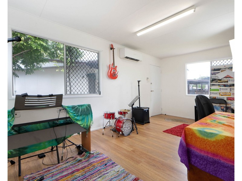 10 Upton Avenue, Andergrove QLD 4740