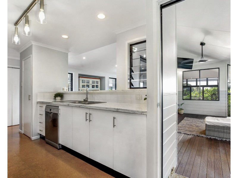 4 Cedar Court, Eimeo QLD 4740