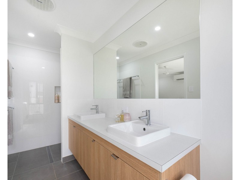 5 Coot Street, Rural View QLD 4740