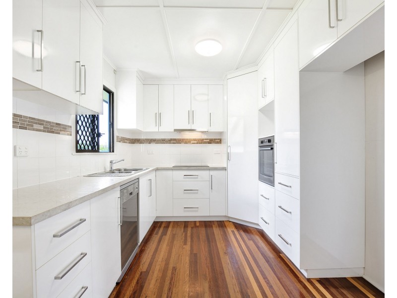 4 Roberts Avenue, North Mackay QLD 4740