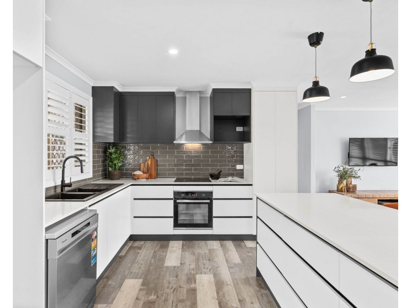19 Coatbridge Court, Beaconsfield QLD 4740