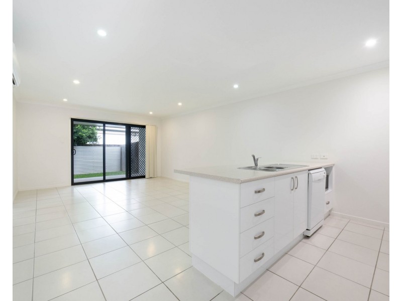 2/47a Holland Street, West Mackay QLD 4740