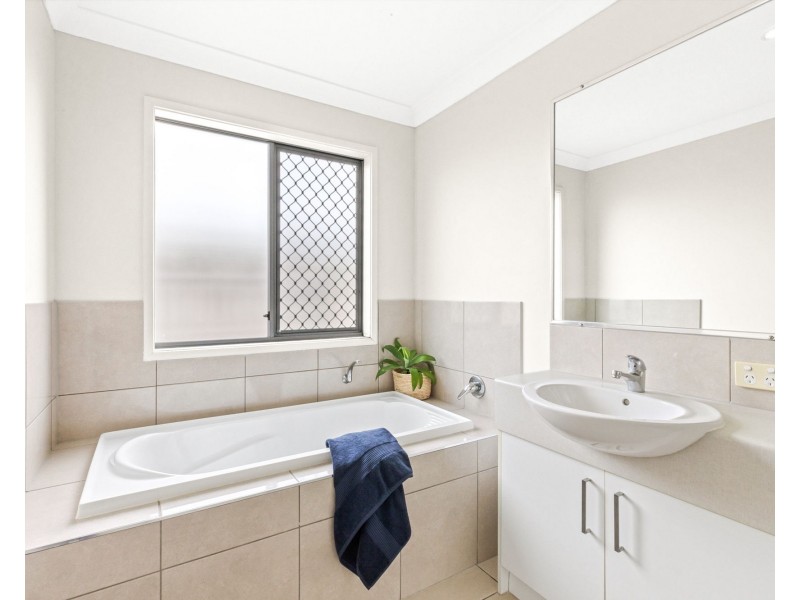 6 Parklane Crescent, Beaconsfield QLD 4740